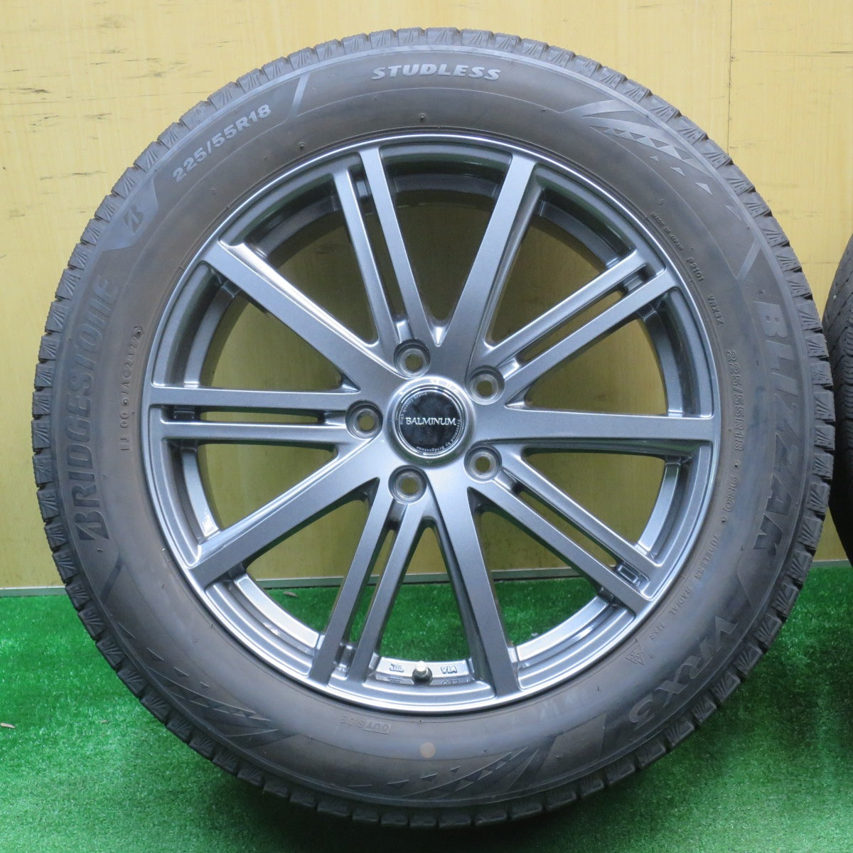 バリ溝！22年！キレイ！9分★スタッドレス 225/55R18 ブリヂストン ブリザック VRX3 BALMINUM バルミナ 18インチ PCD114.3/5H★5111905NJス