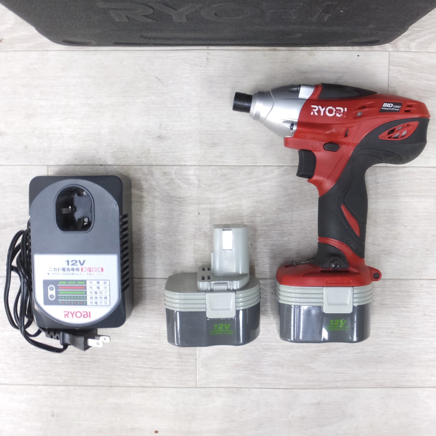 [送料無料] バッテリー2個◆リョービ 充電式 インパクト ドライバ 12V BID-1260 充電器 ケース 付き 電動 工具◆