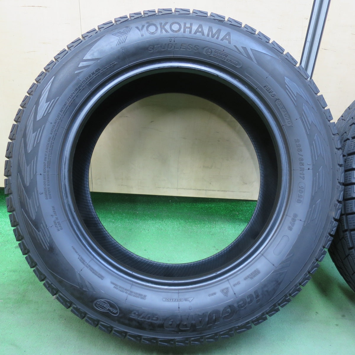 バリ溝！8.5分★スタッドレス 225/65R17 ヨコハマ アイスガード G075 タイヤ 17インチ ハリアー RAV4 エクストレイル 等★5112406イスタ