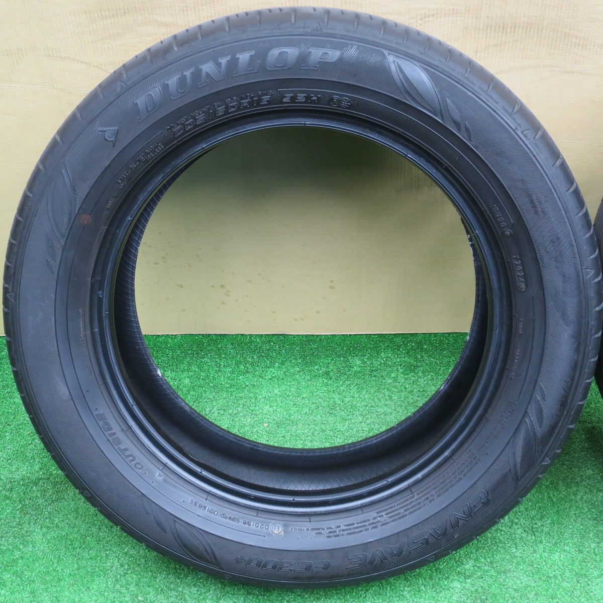 バリ溝！24年！9.5分★205/60R16 ダンロップ エナセーブ EC300+ タイヤ 16インチ ノア ヴォクシー ステップワゴン 等★5121102NKノタ