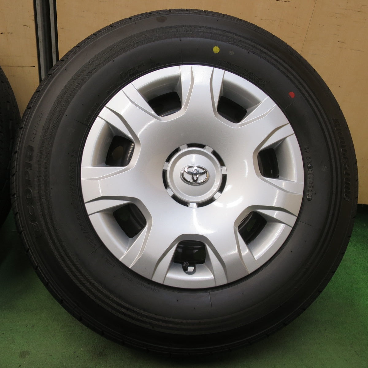新車外し！25年★トヨタ 200系 ハイエース 純正 スチール 195/80R15 107/105S ブリヂストン エコピア RD613 15インチ PCD139.7/6H★6021901イノ