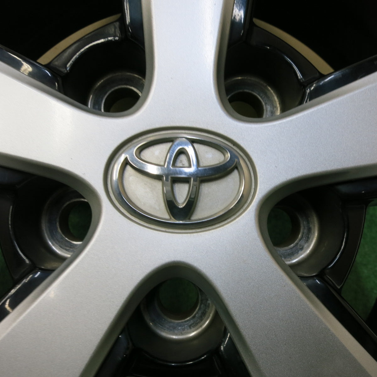 4本価格★トヨタ 30系 プリウス 純正 ホイール 15インチ 15×6J PCD100/5H★5052109SYホ