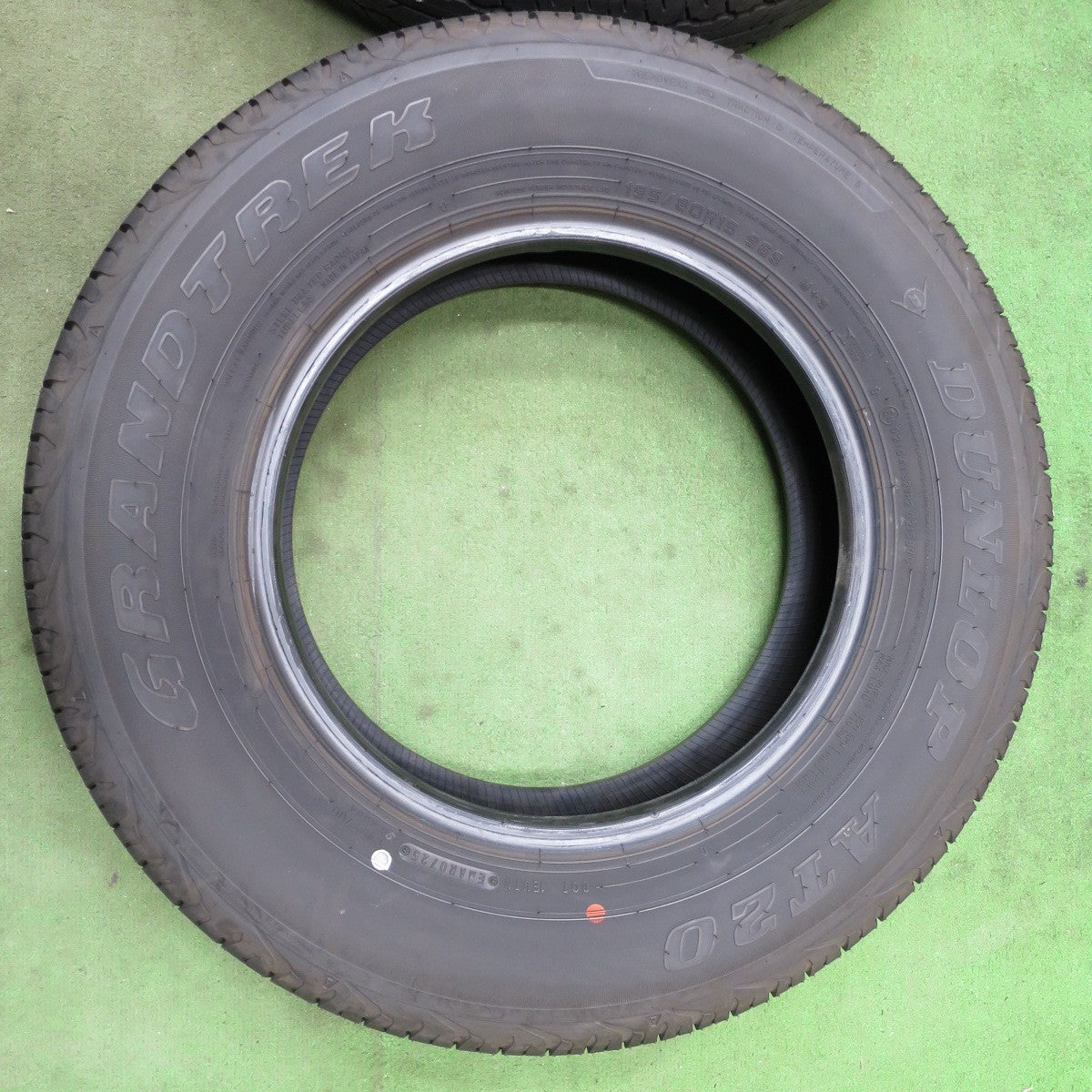 バリ溝！25年！8.5分★195/80R15 ダンロップ AT20 グラントレック 15インチ タイヤ ジムニーシエラ ジムニーノマド 等★6042001NGノタ