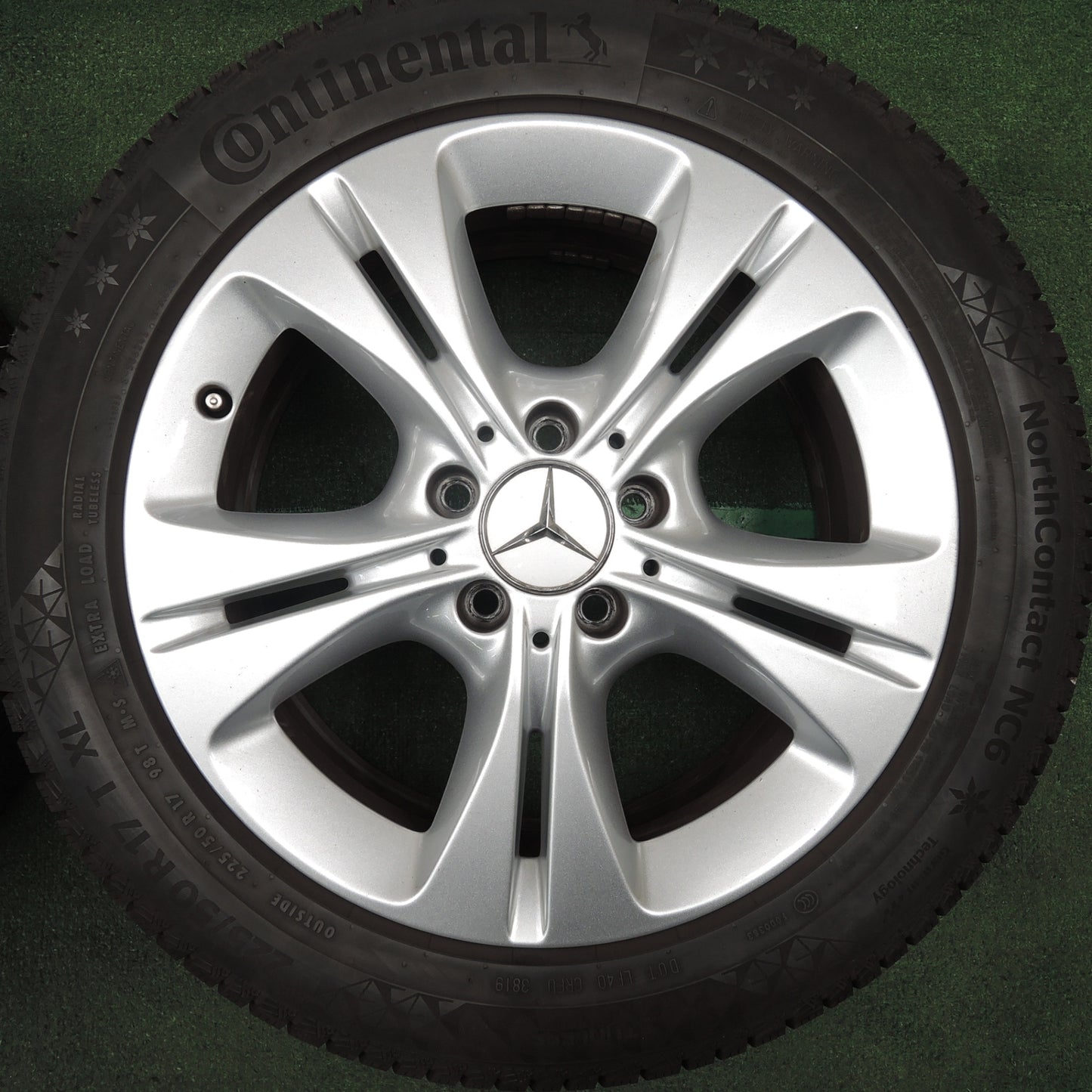 *送料無料* バリ溝！キレイ！9分★ベンツ Cクラス W205 純正 225/50R17 スタッドレス コンチネンタル ノースコンタクト NC6 17インチ PCD112/5H★4031910TNス