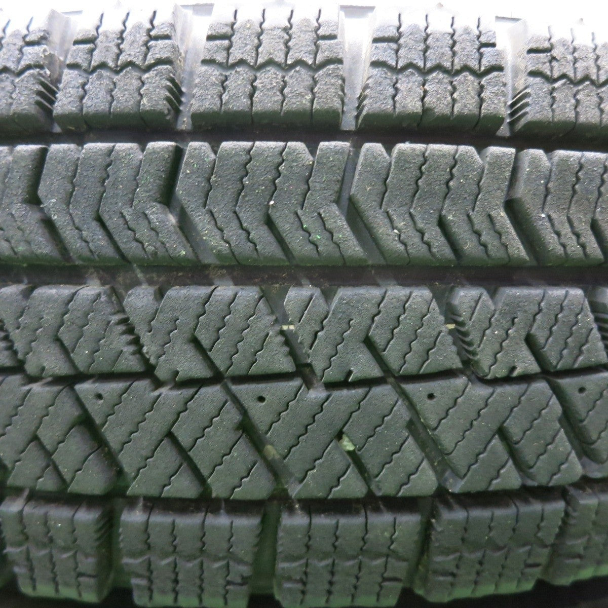 バリ溝！23年！8.5分★スタッドレス 145/80R12 ブリヂストン ブリザック VRX2 12インチ ミラ ライフ アルト 等★4112803HAスタ