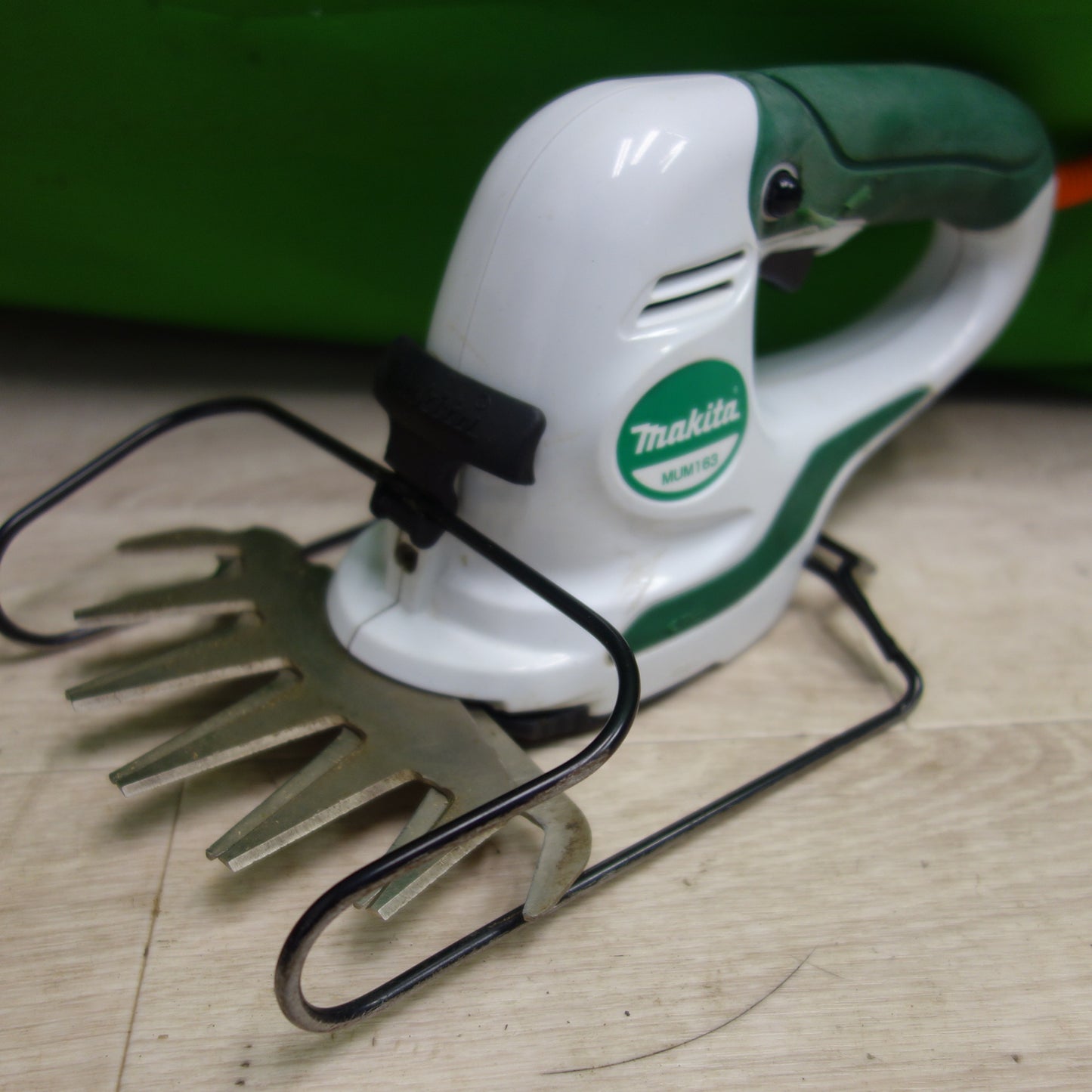 [送料無料] ☆makita マキタ 芝生バリカン MUM163 G 160ｍｍ 電動 工具 コード式 園芸 芝刈機 造園 庭 テラス 芝 道具☆