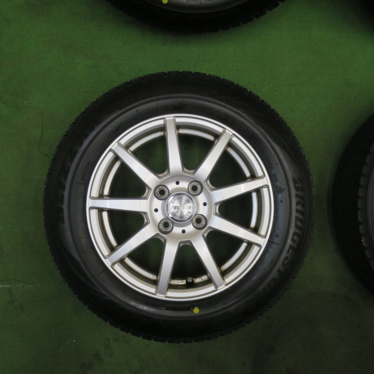 バリ溝！24年！ほぼ10分★スタッドレス 165/70R14 ブリヂストン ブリザック VRX2 ravrion ラブリオン 14インチ PCD100/4H★6021904TTス