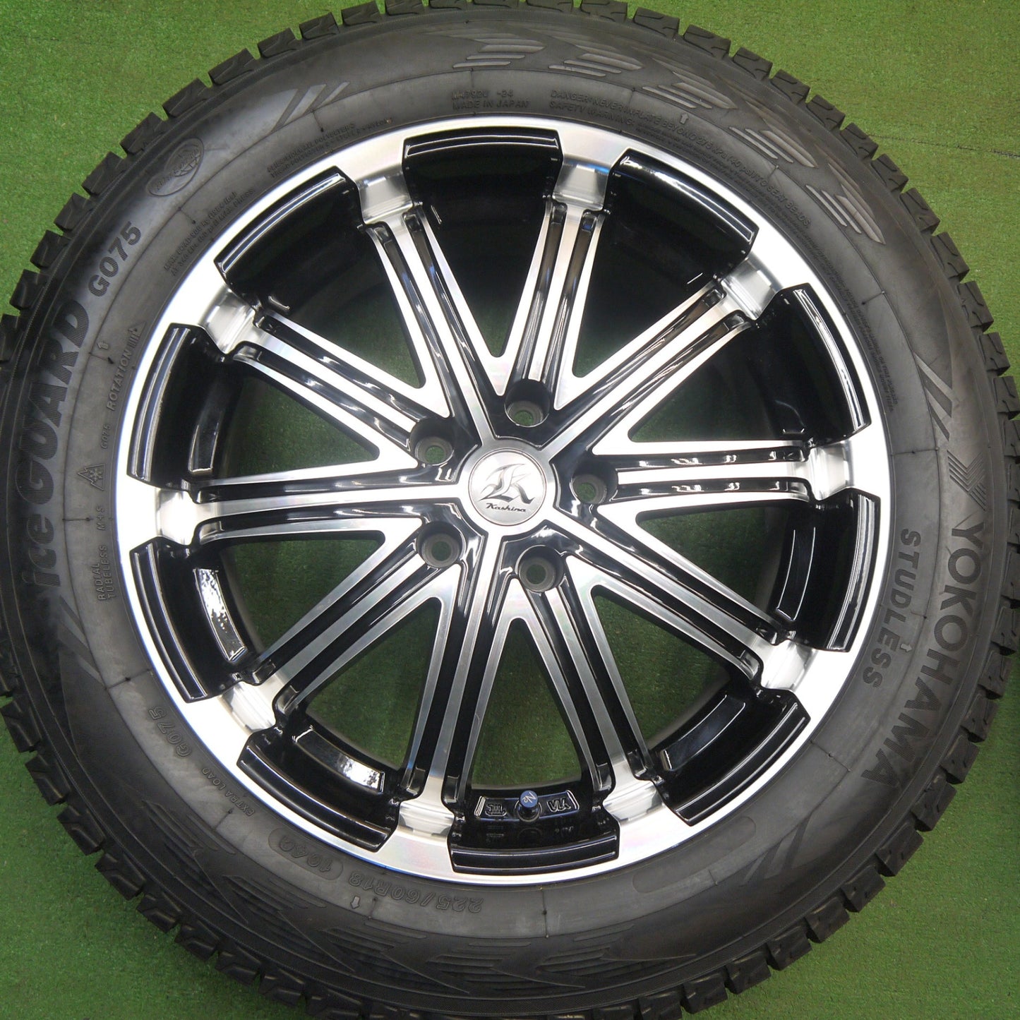 ほぼ未使用！24年！キレイ★Kashina V1 225/60R18 スタッドレス ヨコハマ アイスガード G075 カシーナ 18インチ PCD114.3/5H★6012002Hス
