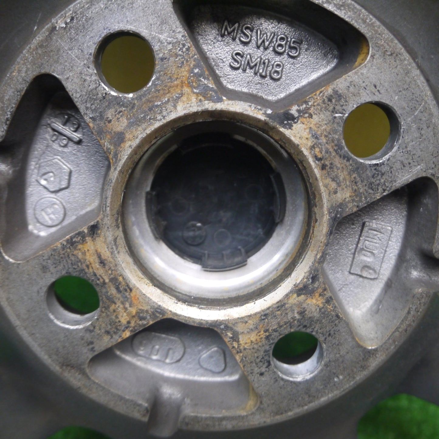 [送料無料] キレイ★O・Z MSW85 ホイール 16インチ 16×6.5J OZ PCD100/4H★5020713Hホ
