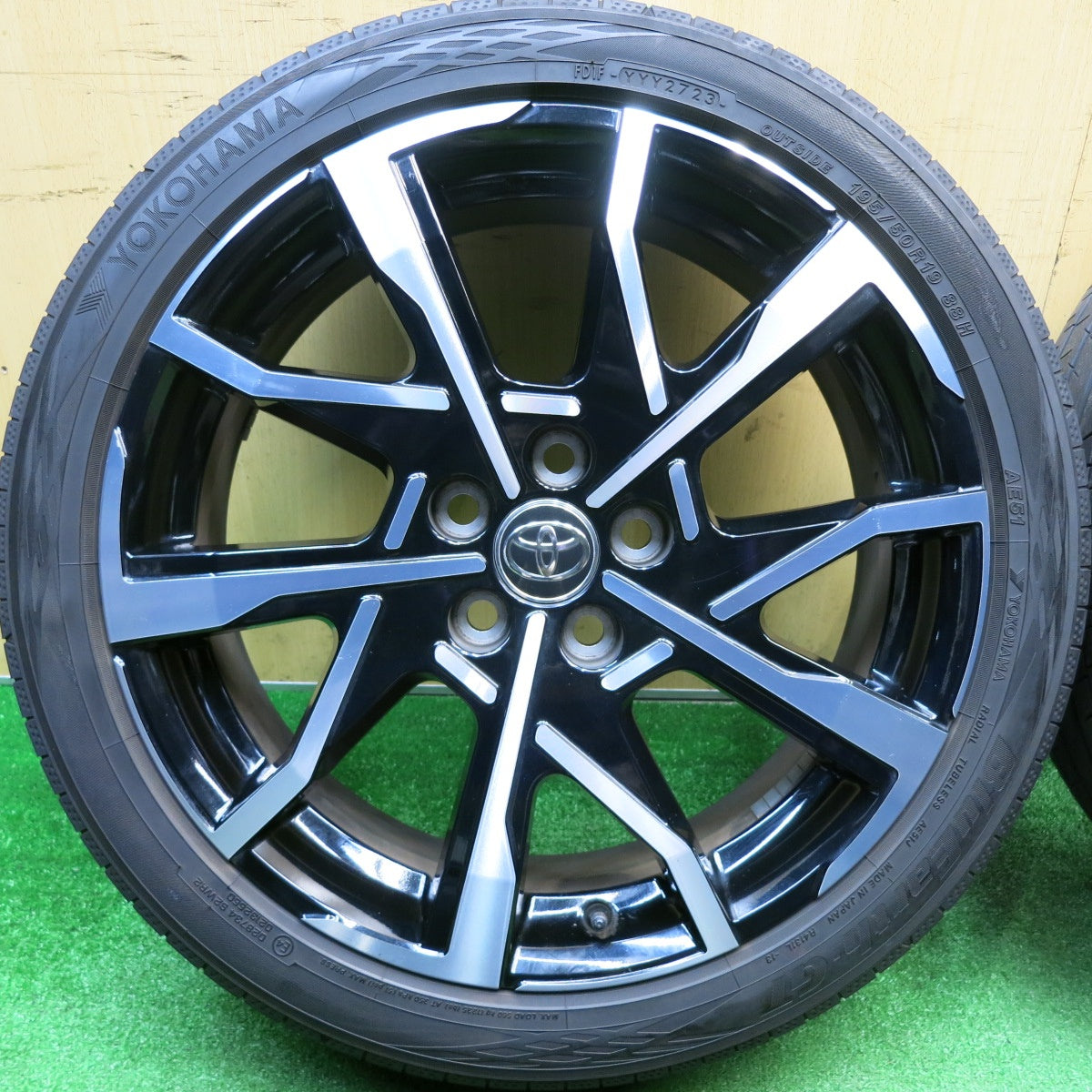 キレイ！23年★トヨタ 60系 プリウス PHV 純正 195/50R19 ヨコハマ BluEarth-GT AE51J ブルーアース 19インチ PCD114.3/5H★6010311HAノ