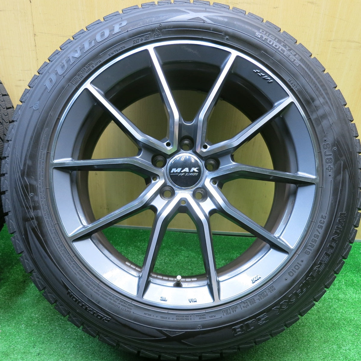 バリ溝！24年！キレイ！9.5分★ベンツ 等 MAK ARGENTO FF 235/55R19 スタッドレス ダンロップ ウインターマックス SJ8 アルジェント 19インチ PCD112/5H★5110907HAス