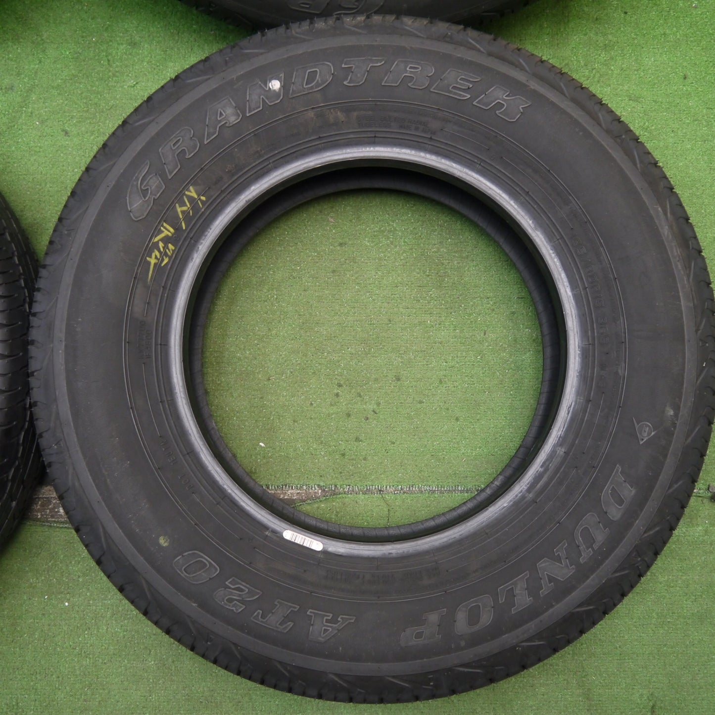 新車外し！22年★195/80R15 ダンロップ AT20 グラントレック タイヤ 15インチ ジムニー シエラ ハイエース 等★5062302KKノタ