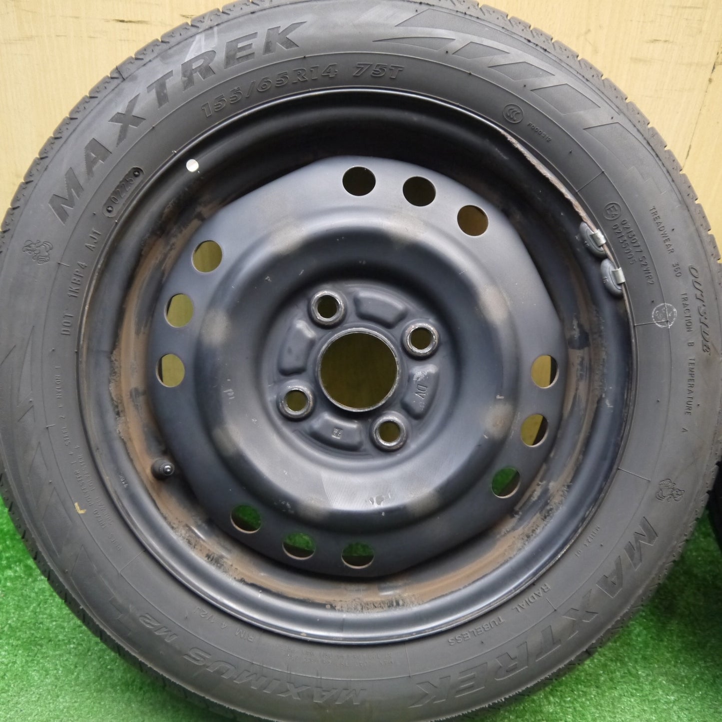 バリ溝！25年！8.5分★155/65R14 マックストレック MAXIMUS M2 スチール ホイール 14インチ PCD100/4H★6011305Hノ