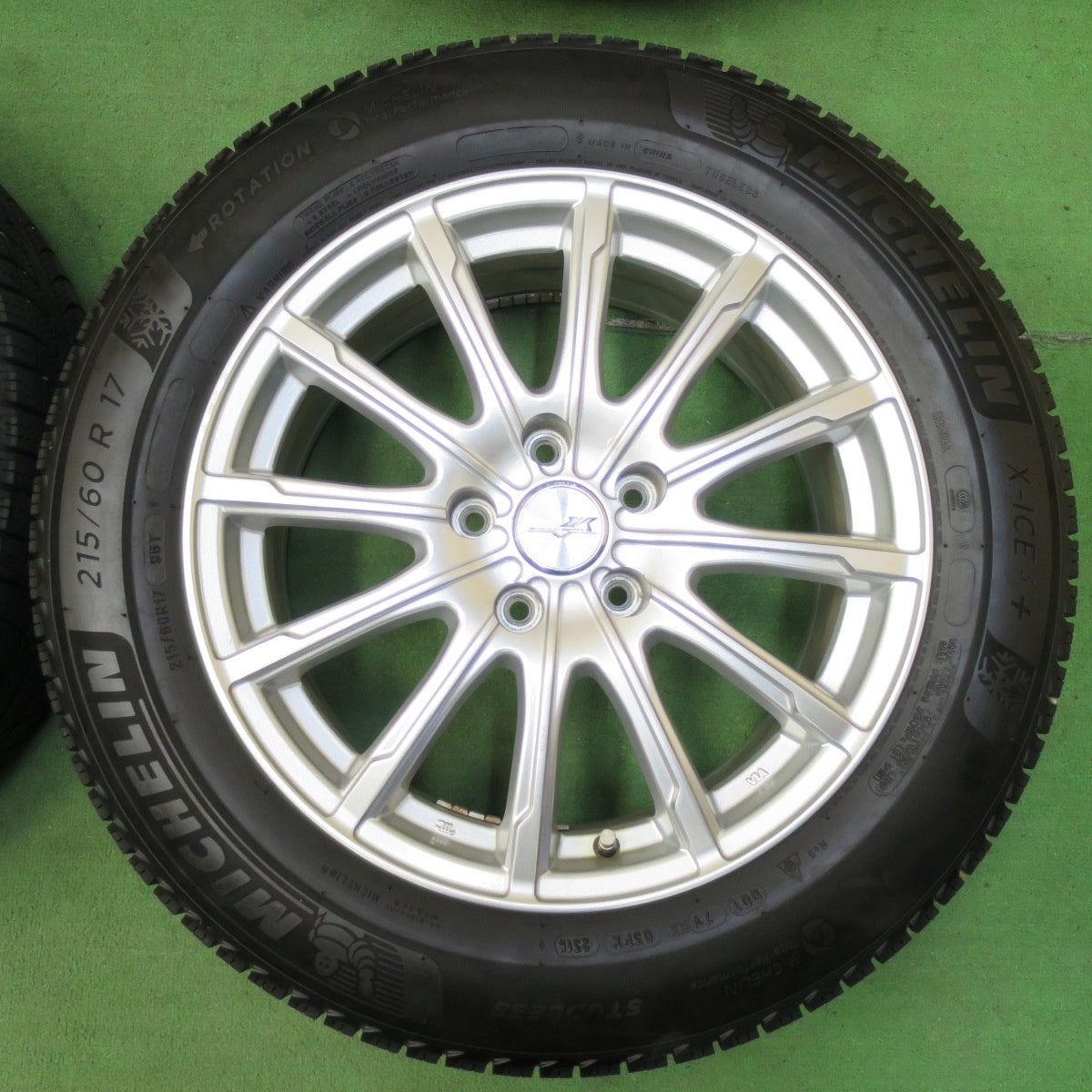 [送料無料] バリ溝！キレイ！9.5分以上★スタッドレス 215/60R17 ミシュラン X-ICE3+ ENCOUGAR エンクーガー 17インチ PCD114.3/5H★4113004イス