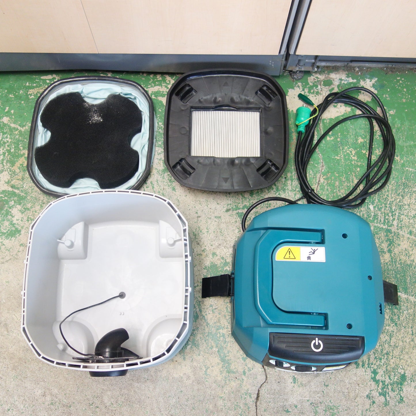 [送料無料] ☆マキタ 100V 乾式 粉じん 専用 業務用 集じん機 VC0830 集塵機 掃除機 クリーナー 電動 工具☆
