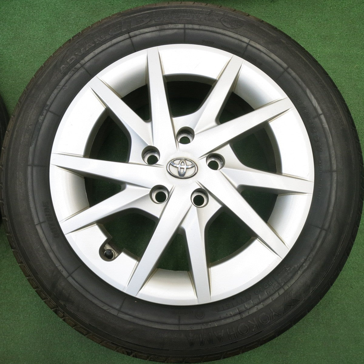 バリ溝！9.5分★トヨタ プリウスα 純正 205/60R16 トーヨー ナノエナジー3 ヨコハマ アドバン dB デシベル ブリヂストン ネクストリー エコピア 16インチ PCD114.3/5H★6012905HAノ