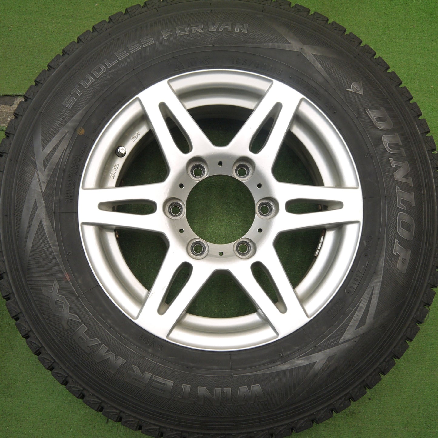 バリ溝！9.5分★スタッドレス 195/80R15 107/105L ダンロップ ウインターマックス SV01 社外 アルミ 15インチ PCD139.7/6H★5061102Hス
