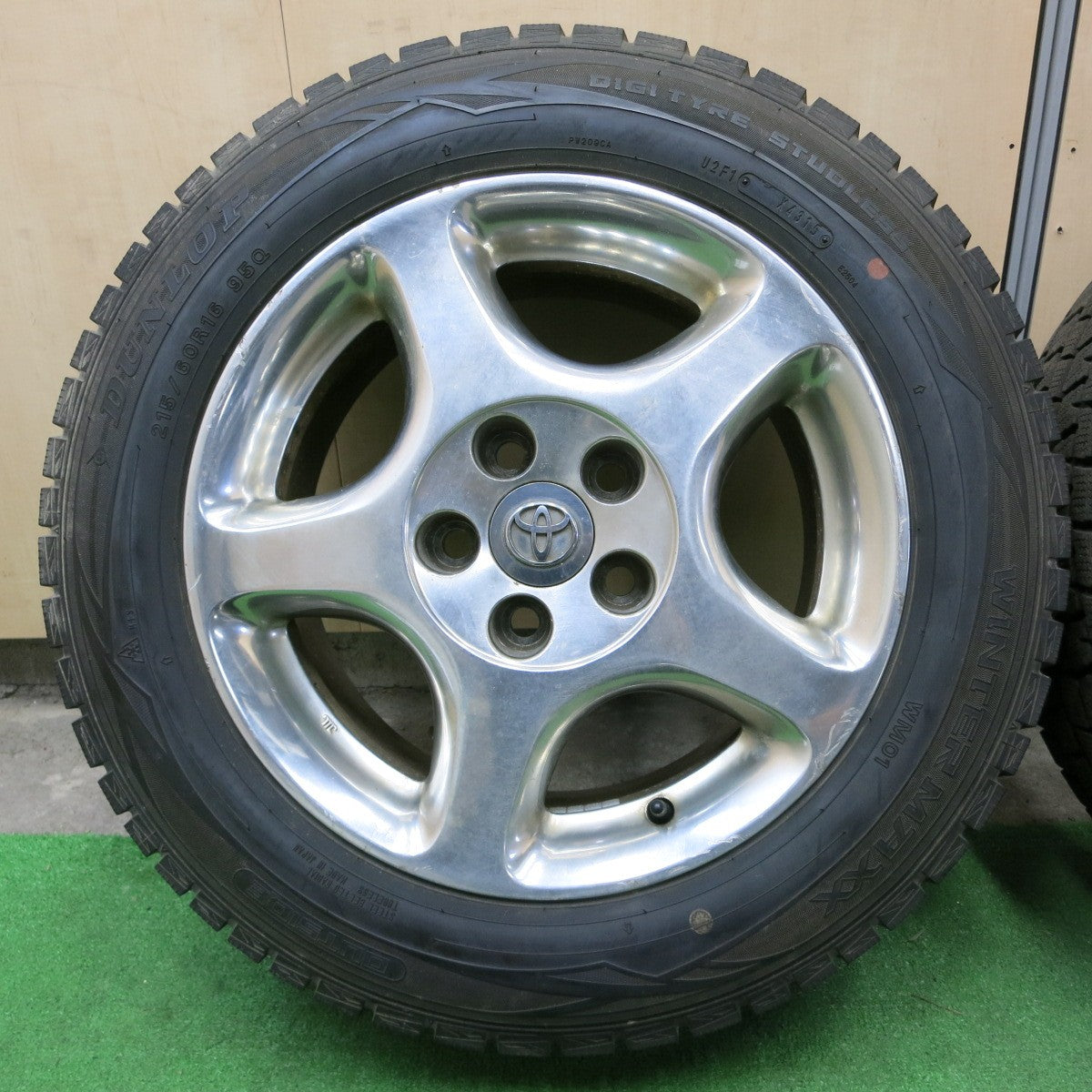 *送料無料* バリ溝！9.5分★トヨタ アリスト 純正 215/60R16 スタッドレス ダンロップ ウインターマックス WM01 16インチ PCD114.3/5H★4060802ナス
