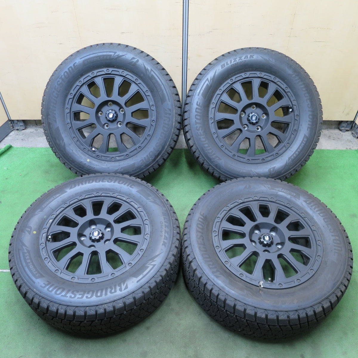 超バリ溝！24年！キレイ！ほぼ10分★ジープ 等 265/60R18 スタッドレス ブリヂストン ブリザック DM-V3 LS AVENTURA 阿部商会 ラ・ストラーダ アベンチュラ 18インチ PCD127/5H★6032001ナス