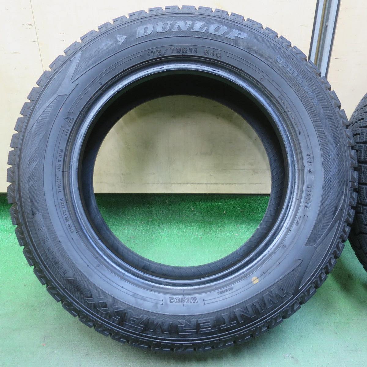 バリ溝！22年！9.5分◎スタッドレス 175/70R14 ダンロップ ウインターマックス WM02 タイヤ 14インチ ヤリス ヴィッツ アクシオ 等◎6083116イスタ