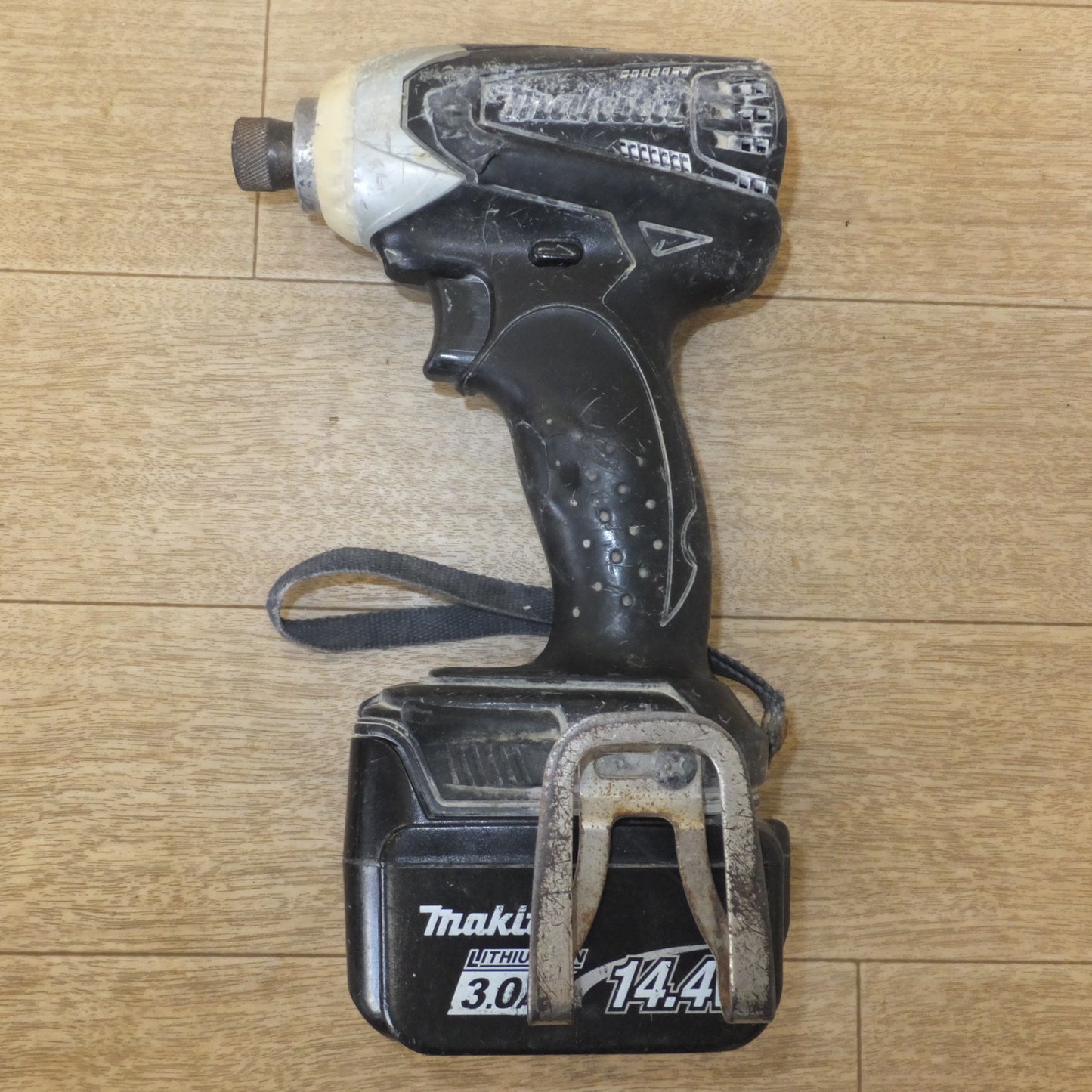[送料無料] 現状品★マキタ makita 充電式インパクトドライバ TD132DRFXB 14.4V★