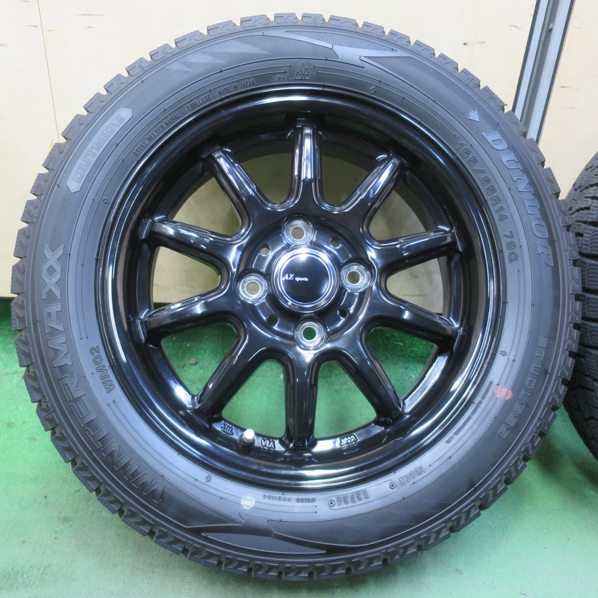 ほぼ未使用！24年！キレイ★スタッドレス 165/65R14 ダンロップ ウインターマックス WM02 AZ sports AZスポーツ 14インチ ソリオ ハスラー 等 PCD100/4H★6042003イス