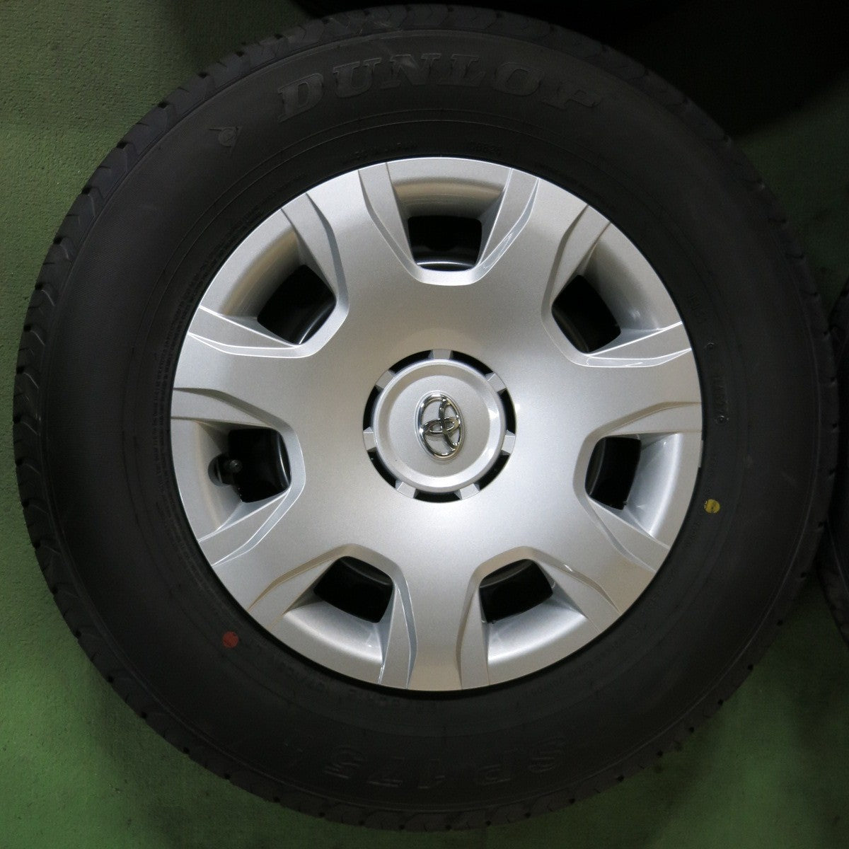 新車外し！22年★トヨタ 200系 ハイエース 純正 スチール 195/80R15 107/105N ダンロップ SP175N 15インチ PCD139.7/6H★5061312SYノ