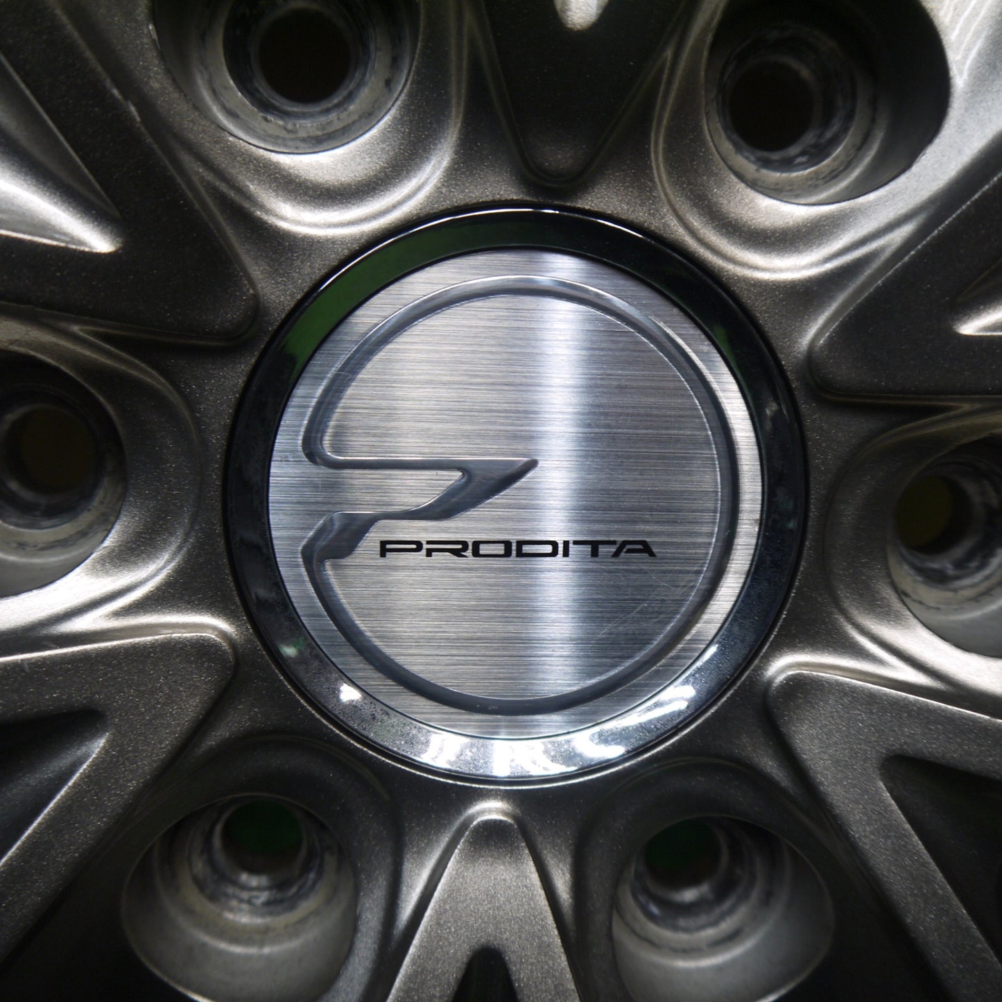 バリ溝！24年！キレイ！9.5分★スタッドレス 195/80R15 107/105N グッドイヤー アイスナビ CARGO PRODITA プロディータ 15インチ PCD139.7/6H★5122401Hス