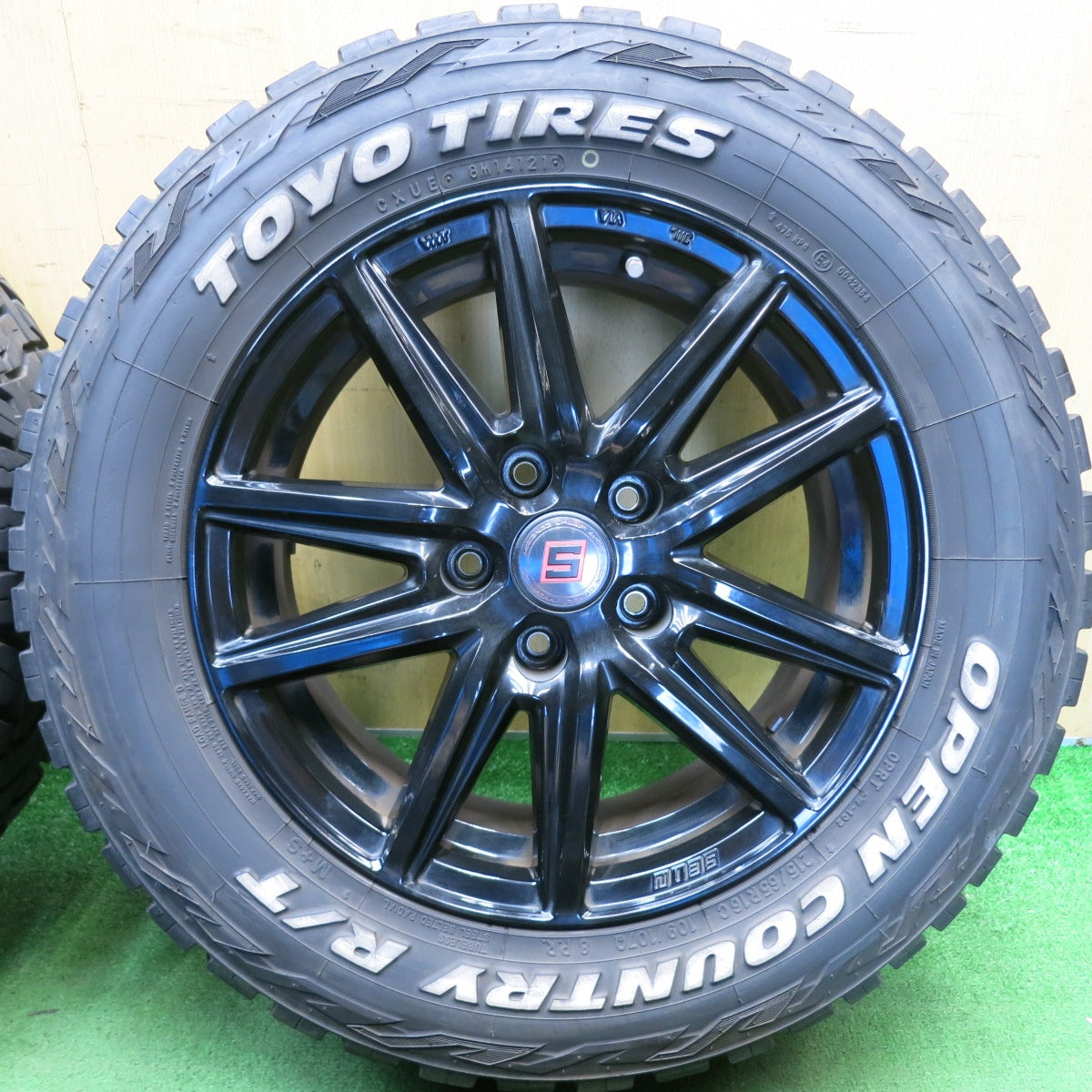 バリ溝！9.5分◎215/65R16 109/107Q 8PR トーヨー オープンカントリー R/T ホワイトレター SEIN SS ザイン 16インチ PCD114.3/5H◎6081312HAノ