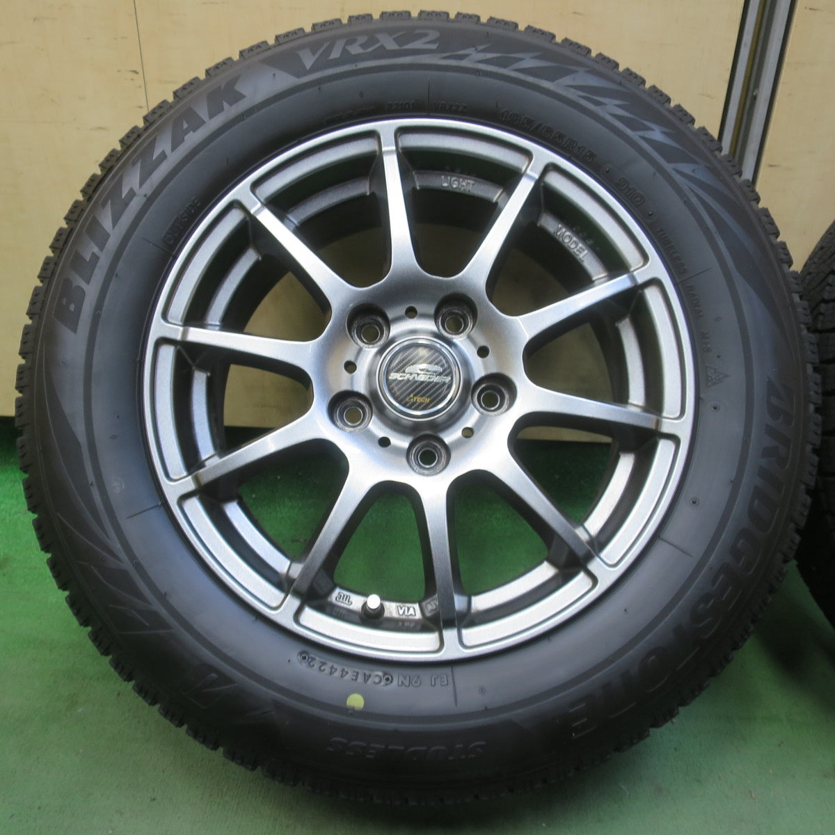 バリ溝！24年！キレイ！9.5分以上◎スタッドレス 195/65R15 ブリヂストン ブリザック VRX2 SCHNEIDER ATECH シュナイダー 15インチ PCD114.3/5H◎6091915イス