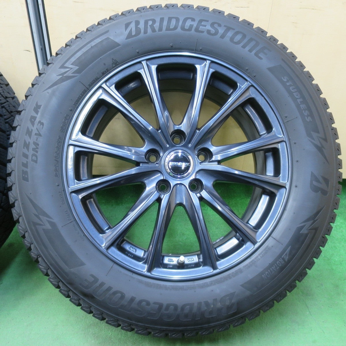 バリ溝！21年！キレイ！9分★スタッドレス 225/65R17 ブリヂストン ブリザック DM-V3 WAREN ヴァーレン 17インチ PCD114.3/5H★5032908イス