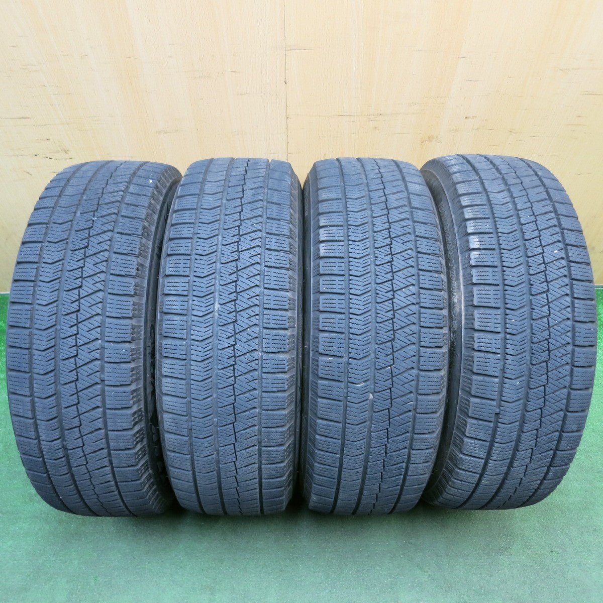 バリ溝！キレイ！8.5分★スタッドレス 215/65R16 ブリヂストン ブリザック VRX2 BALMINUM GR6 バルミナ 16インチ PCD114.3/5H★6053009HAス