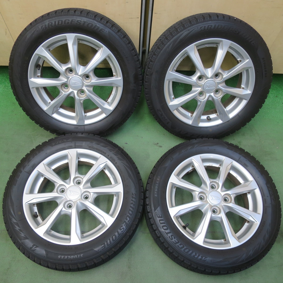 4本価格◎ダイハツ タント ムーヴ 等 純正 155/65R14 スタッドレス ブリヂストン ブリザック VRX2 14インチ PCD100/4H◎6081602イス
