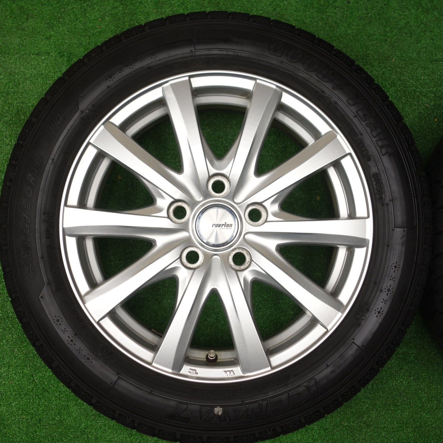 バリ溝！キレイ！9.5分★スタッドレス 205/55R16 グッドイヤー アイスナビ7 ravrion RS01 ラブリオン 16インチ PCD114.3/5H★5121301KTス