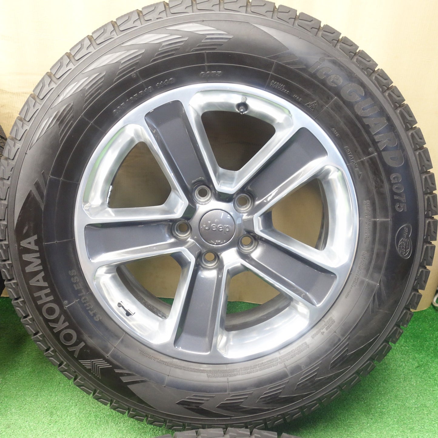 バリ溝！23年！9.5分★JEEP ジープ JL ラングラー アンリミテッド サハラ 純正 265/65R18 スタッドレス ヨコハマ アイスガード G075 18インチ PCD127/5H★6021103KTス