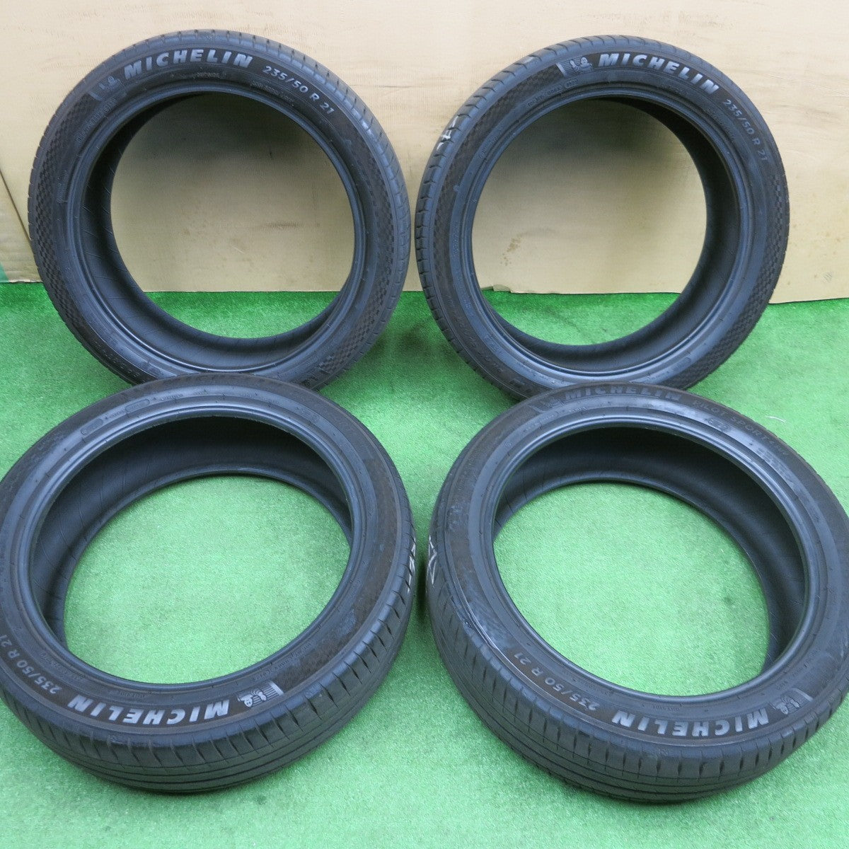 4本価格！23年★235/50R21 ミシュラン パイロットスポーツ4 SUV タイヤ 21インチ レクサス RX 等★6020402NKノタ