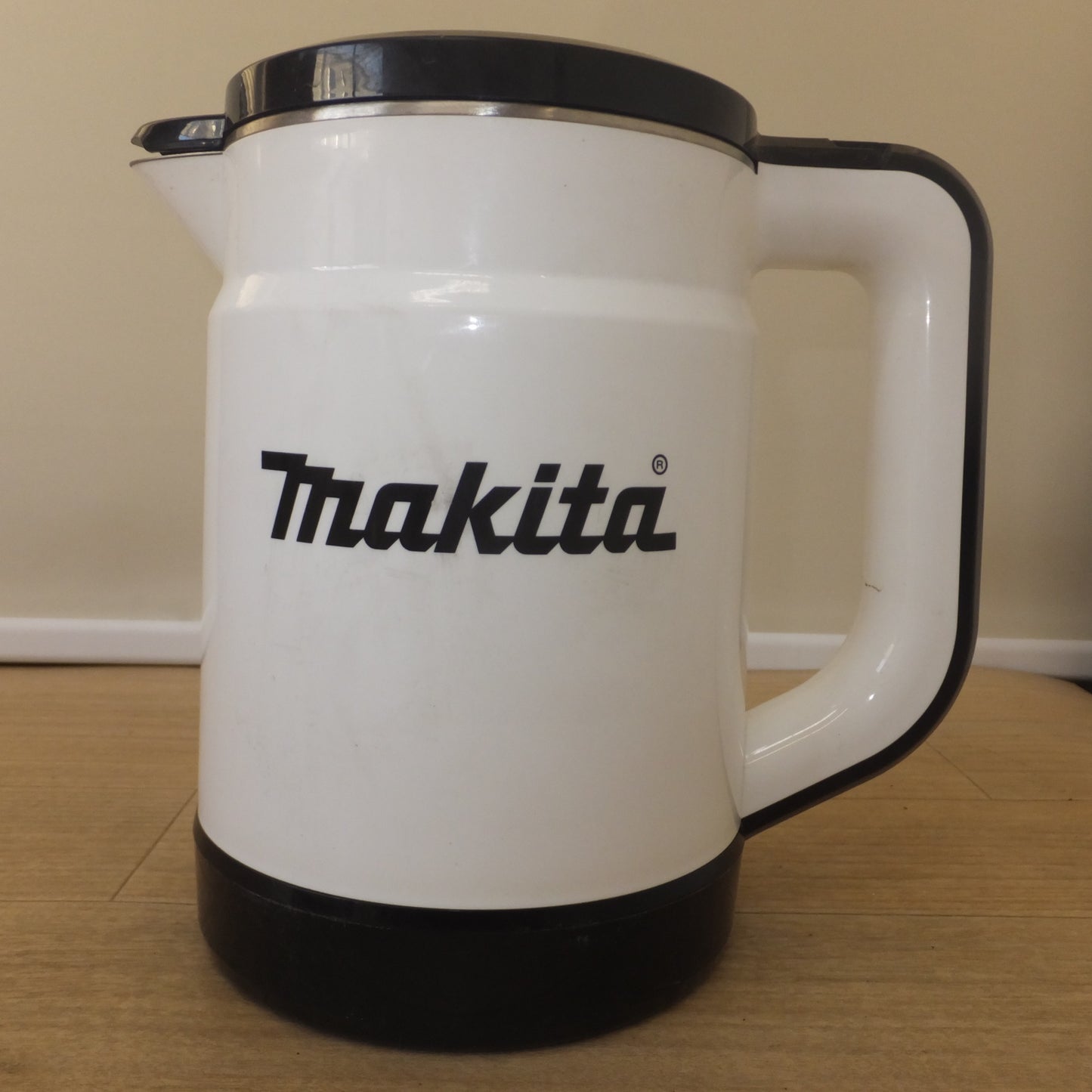 [送料無料] ★マキタ makita 充電式ケトル KT360D 白 36V 本体のみ　定格容量 0.8L★