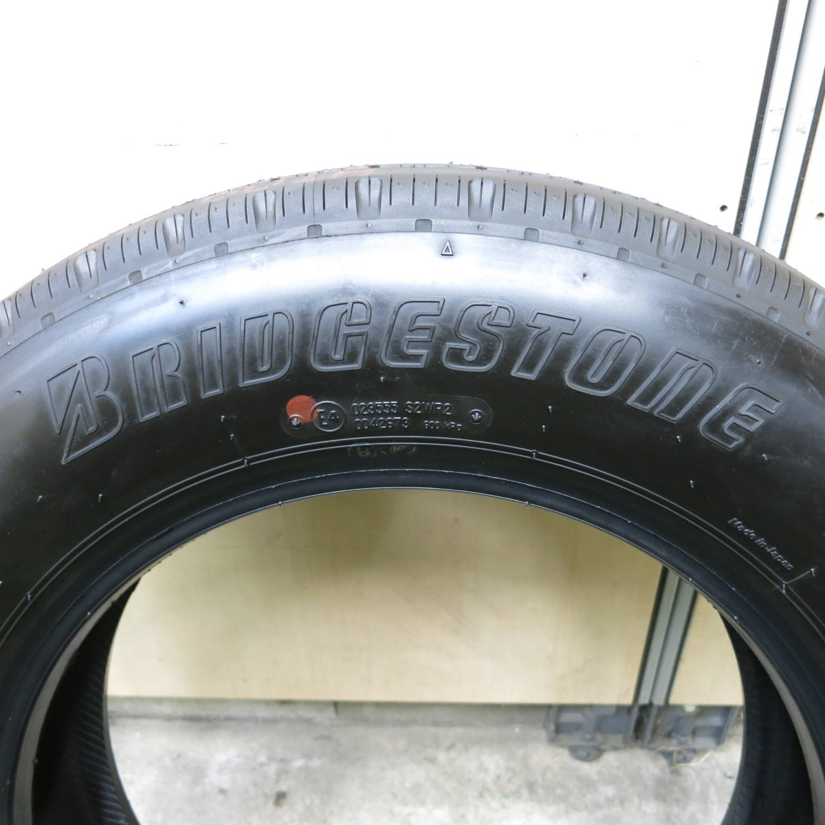 新車外し品 175/75R15 103/101N ブリヂストン R202 2本 BRIDGESTONE ☆2023年製 175/75R15 103/101N LT ブリヂストン V