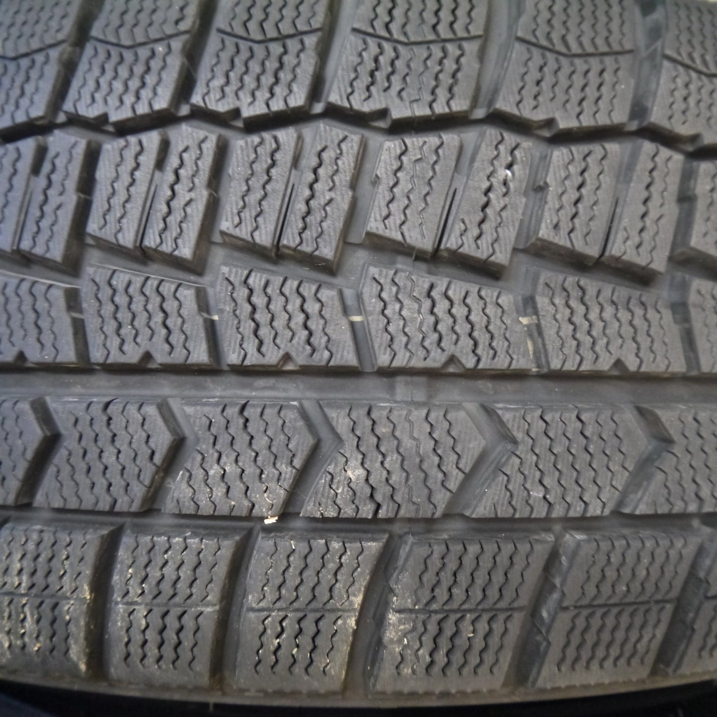 ほぼ未使用★プリウス 等 205/50R17 スタッドレス ダンロップ ウインターマックス WM02 AIRBERG エアベルグ 17インチ PCD100/5H★6032703Hス