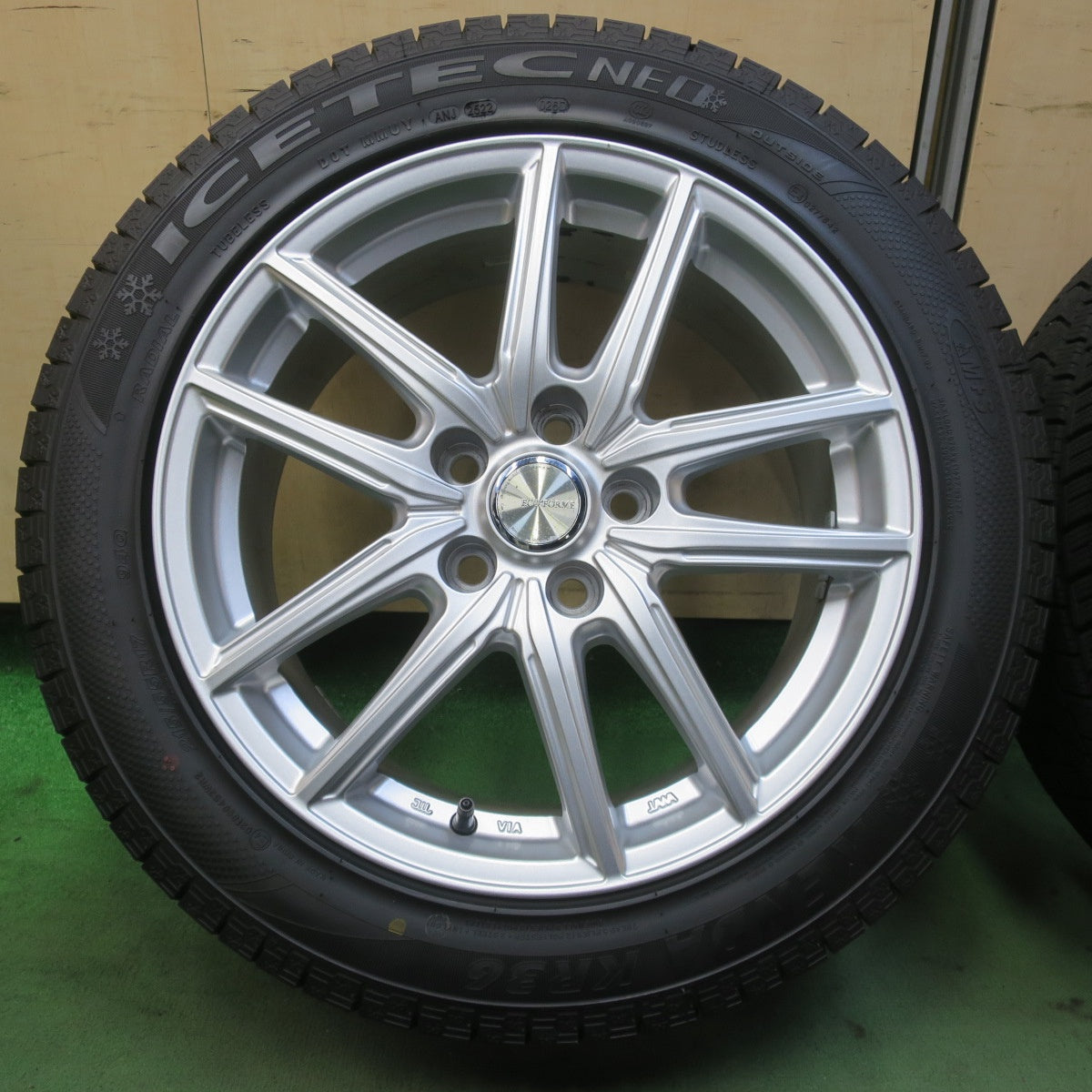 バリ溝！22年！キレイ！9.5分◎スタッドレス 215/55R17 ケンダ KR36 アイステック ネオ ECO FORME エコフォルム 17インチ PCD114.3/5H◎6080510IMス