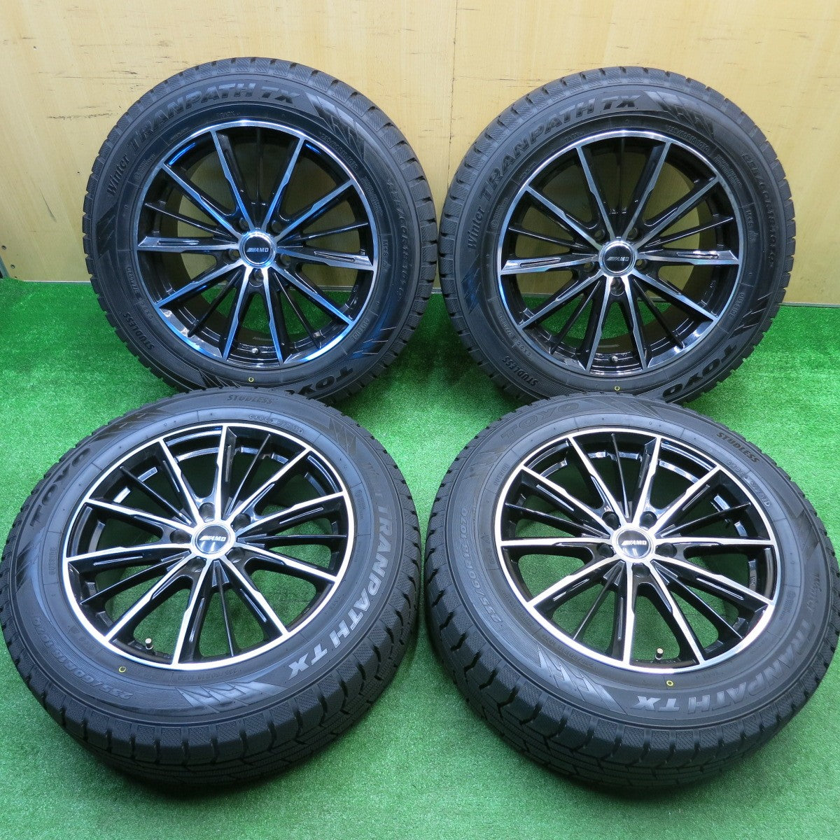 バリ溝！23年！キレイ！ほぼ10分★スタッドレス 235/60R18 トーヨー ウインター トランパス TX AMD 社外 アルミ 18インチ PCD114.3/5H★5103003HAス