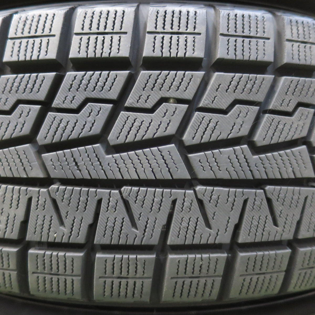 バリ溝！21年！キレイ！9.5分以上★スタッドレス 185/65R15 ヨコハマ アイスガード iG70 ENERGY LINE エナジー ライン 15インチ PCD114.3/5H★5103107イス