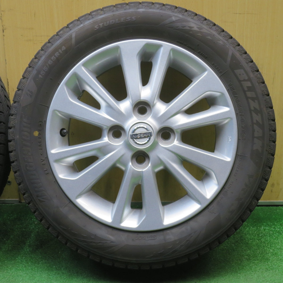 バリ溝！25年！キレイ！9.5分以上★日産 デイズ ルークス 三菱 ek 純正 155/65R14 スタッドレス ブリヂストン ブリザック VRX3 14インチ PCD100/4H★6040602NJス