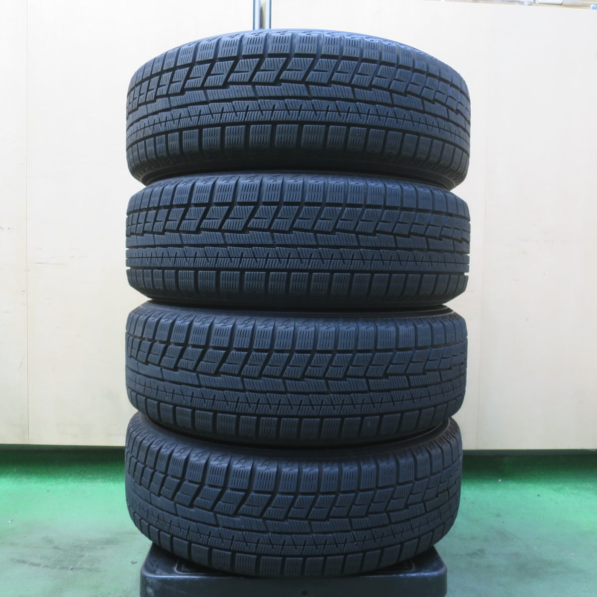 バリ溝！22年！9.5分◎シエンタ 等 185/60R15 スタッドレス ヨコハマ アイスガード iG60 ravrion ラブリオン 15インチ PCD100/5H◎6081606イス