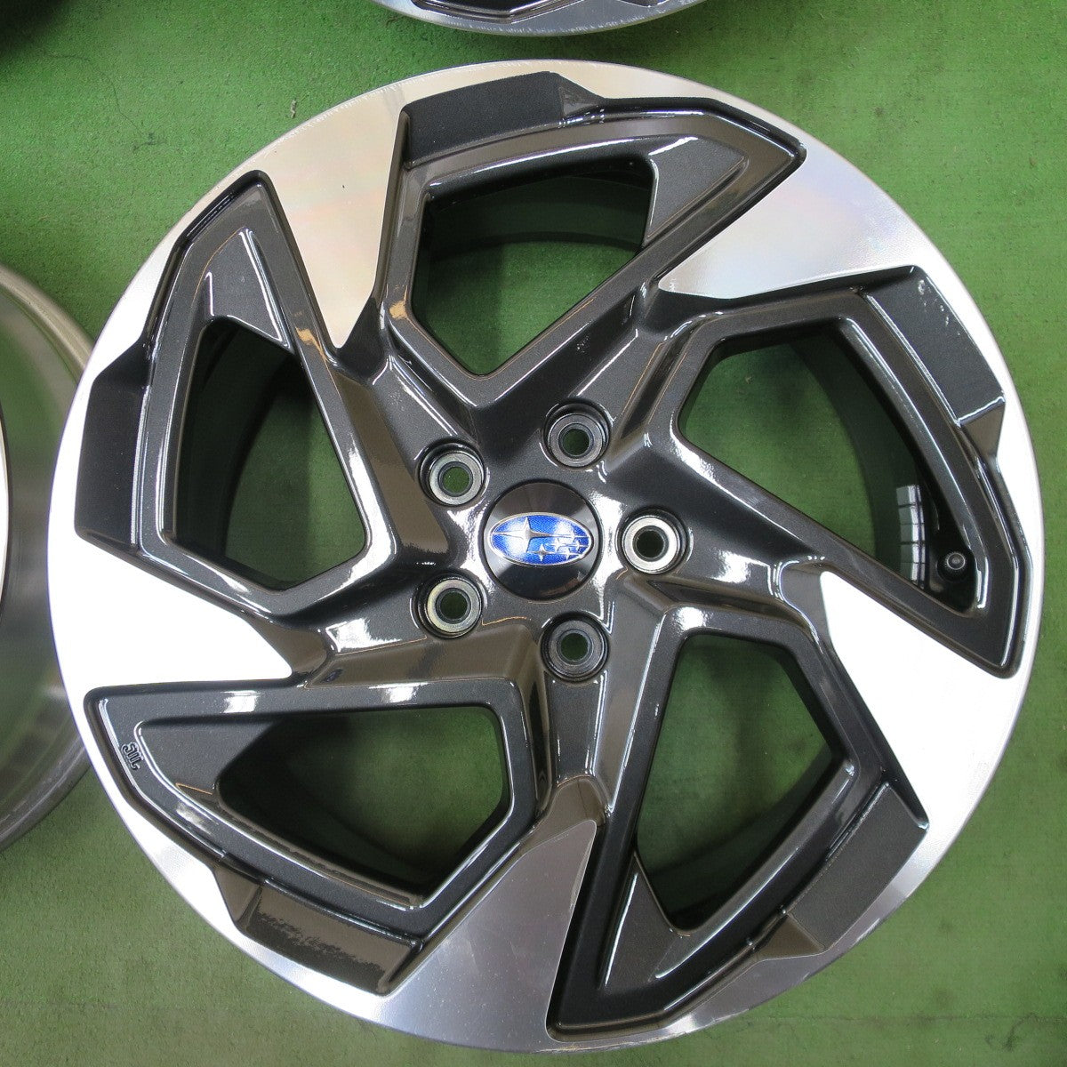 新車外し◎スバル クロストレック リミテッド 純正 ホイール 18インチ 18×7J PCD114.3/5H◎6082101NGホ