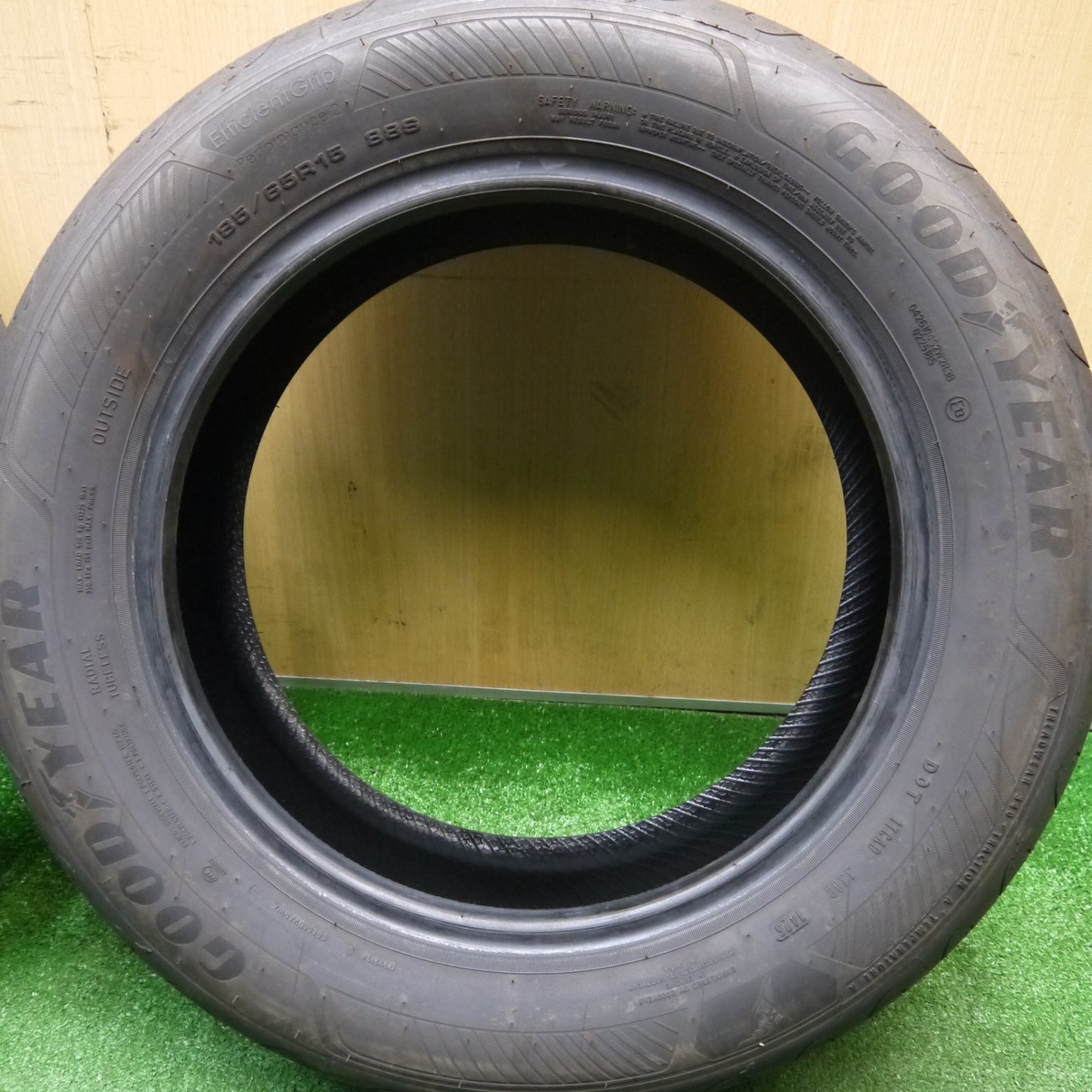バリ溝！25年！9.5分★185/65R15 グッドイヤー EfficientGrip Performance2 パフォーマンス2 15インチ アクア フリード デミオ 等★5121603Hノタ