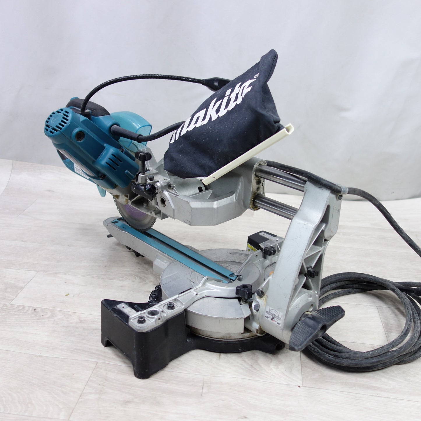 [送料無料] ◆マキタ 165mm スライド マルノコ 100V LS0612FL 丸のこ 丸ノコ 丸鋸 木工用 電動 工具◆