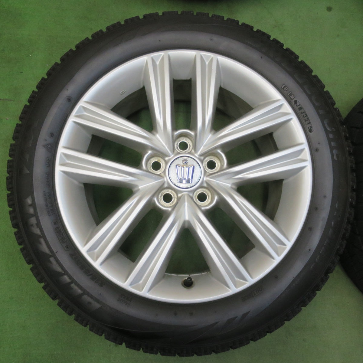 キレイ★トヨタ 210系 クラウン アスリート 純正 215/55R17 スタッドレス ブリヂストン ブリザック VRX 17インチ PCD114.3/5H★5122707イス
