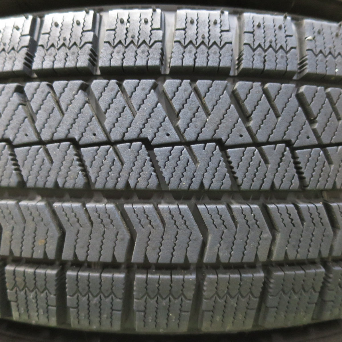 バリ溝！22年！キレイ！9.5分以上★ライズ ロッキー レックス 等 195/65R16 スタッドレス ブリヂストン ブリザック VRX2 MiLLOUS ミルアス 16インチ PCD100/5H★5102705イス