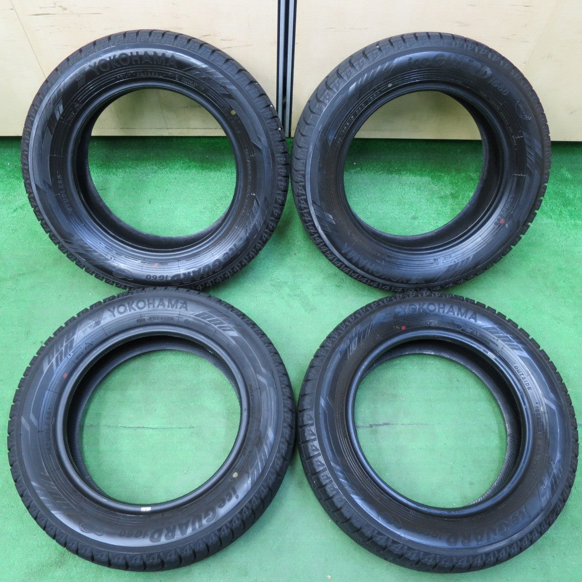 *送料無料* バリ溝！21年！9.5分以上★スタッドレス 185/65R15 ヨコハマ アイスガード iG60 タイヤ 15インチ アクア ノート マツダ2 等★4061002イスタ